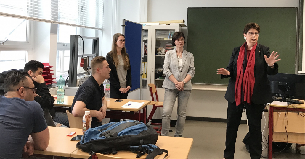 Europa_Ministerin_Hone_01