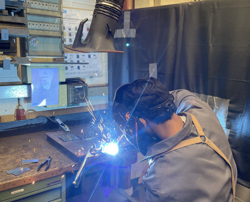 2A5D4BDC-EDD0-4474-B78A-912183279CAA