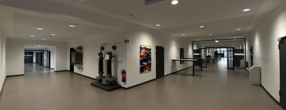 Abend_offene_Tuer_930x360